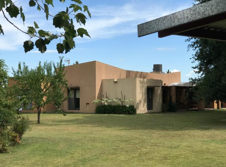 Casa · 220m² · 3 Dormitorios · 2 Cocheras