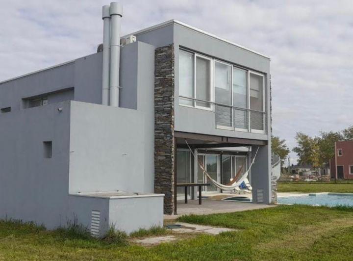 Casa · 362m² · 6 Ambientes · 3 Cocheras