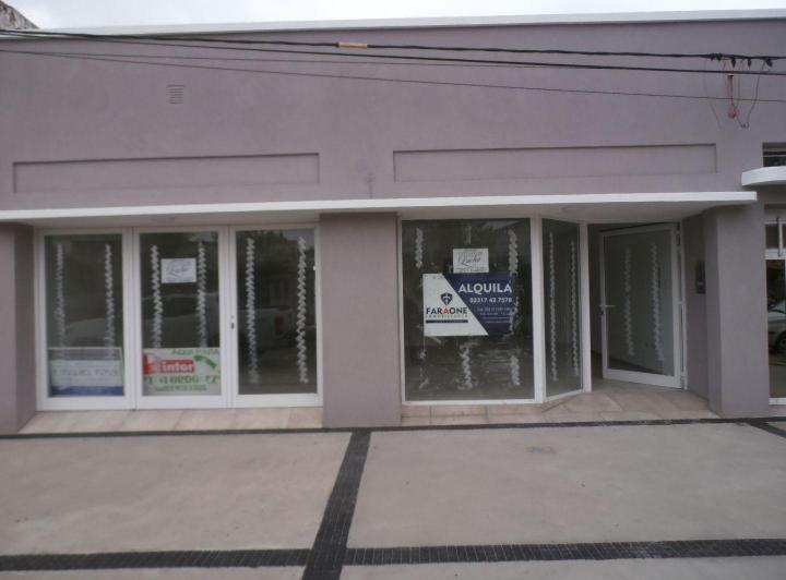 Local comercial · 180m² · 1 Cochera