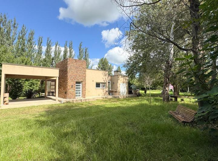 Campo · 160m² · 5 Ambientes · 2 Cocheras