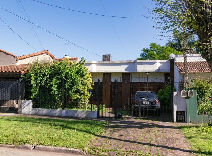 Casa · 3 Ambientes · 3 Cocheras