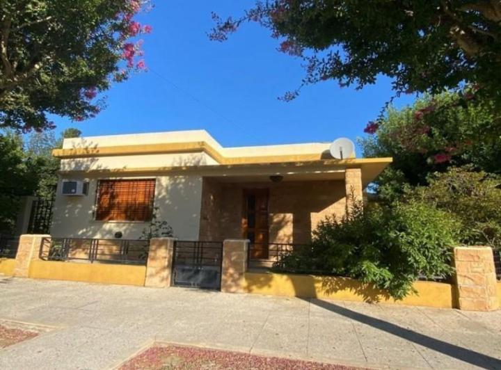 Casa · 226m² · 6 Ambientes · 1 Cochera