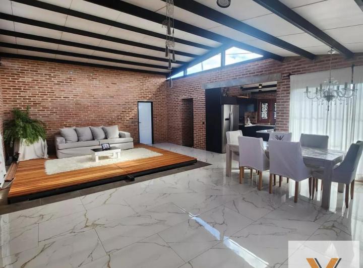 Casa · 120m² · 3 Ambientes · 2 Cocheras