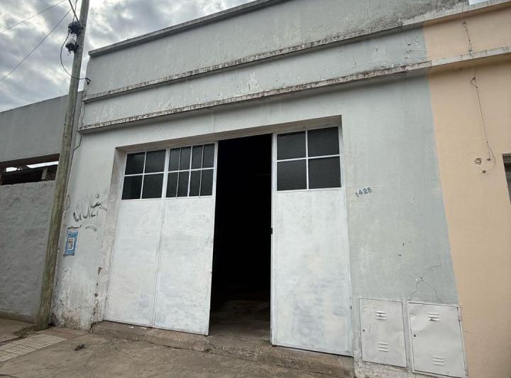 Bodega-Galpón · 83m²