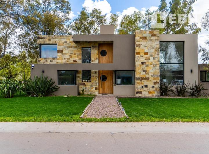 Casa · 164m² · 3 Ambientes · 1 Cochera