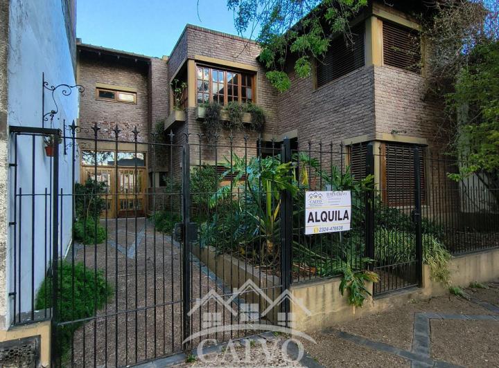 Casa · 225m² · 7 Ambientes · 1 Cochera