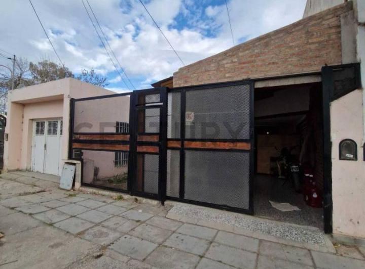 Casa · 100m² · 4 Ambientes · 2 Cocheras