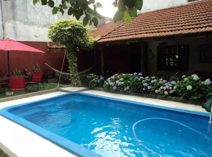 Casa · 300m² · 6 Ambientes · 4 Cocheras