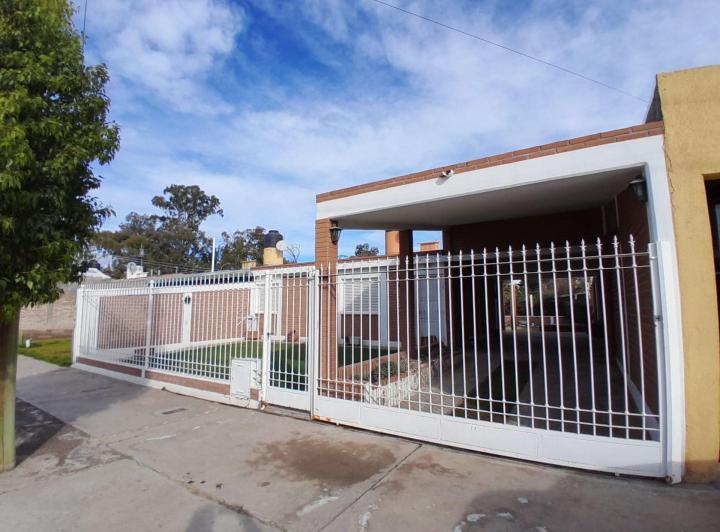 Casa · 75m² · 6 Ambientes · 3 Cocheras