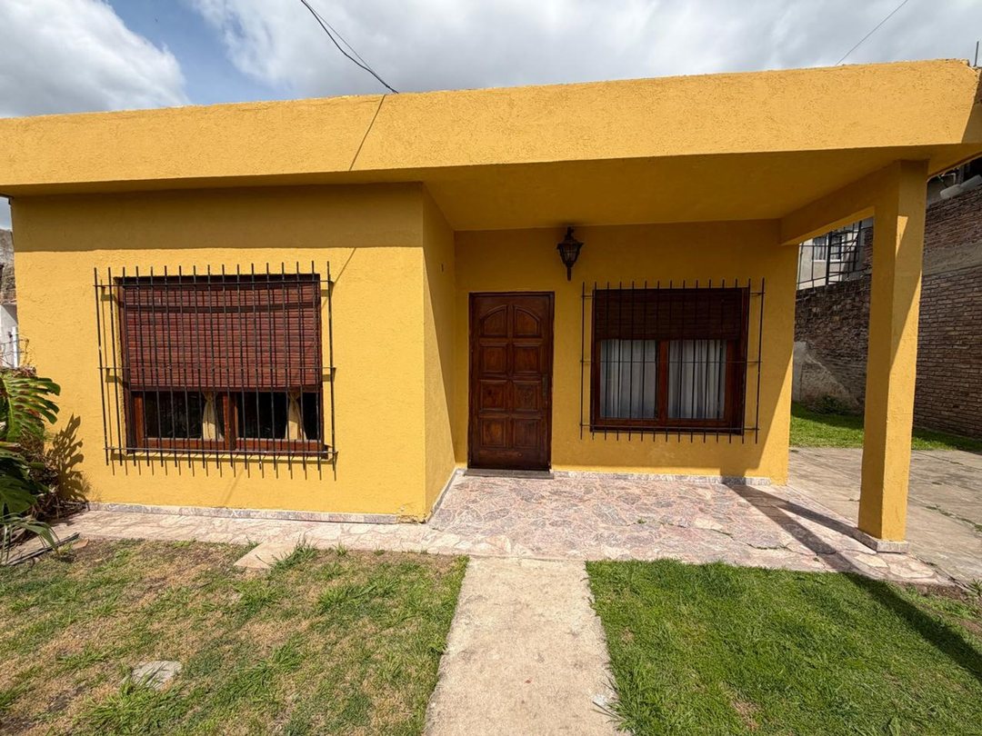 VENTA CASA 3 AMB JARDIN JOSE C PAZ