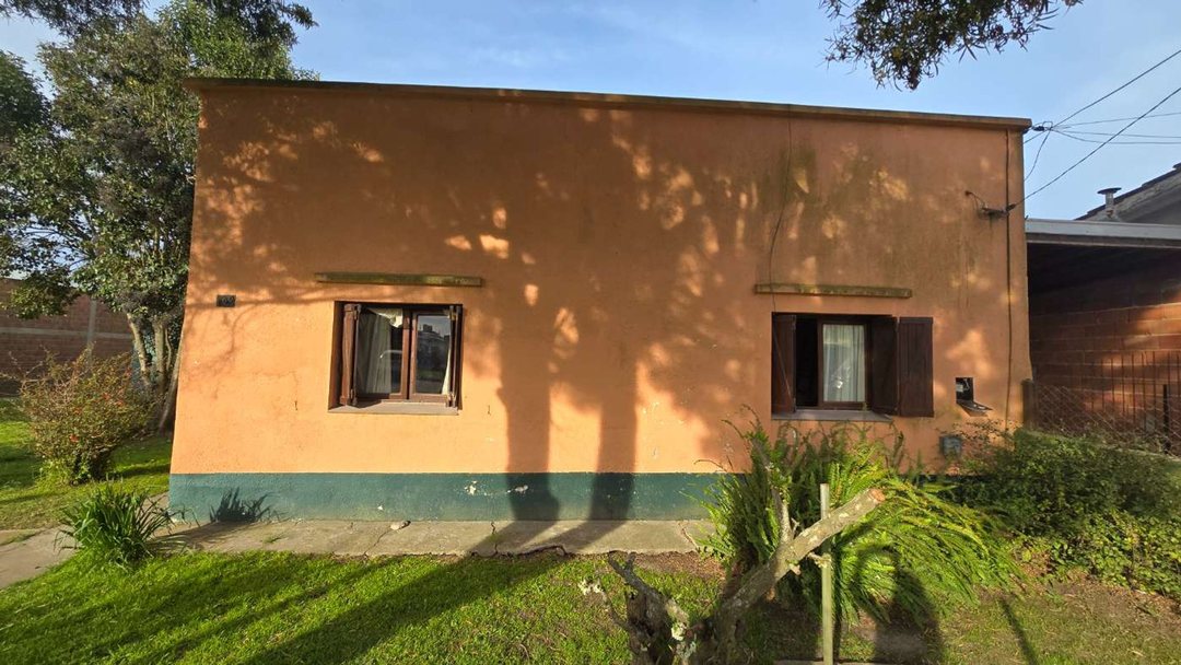 CASA EN VENTA MADARIAGA 4 AMBIENTES GAS NATURAL