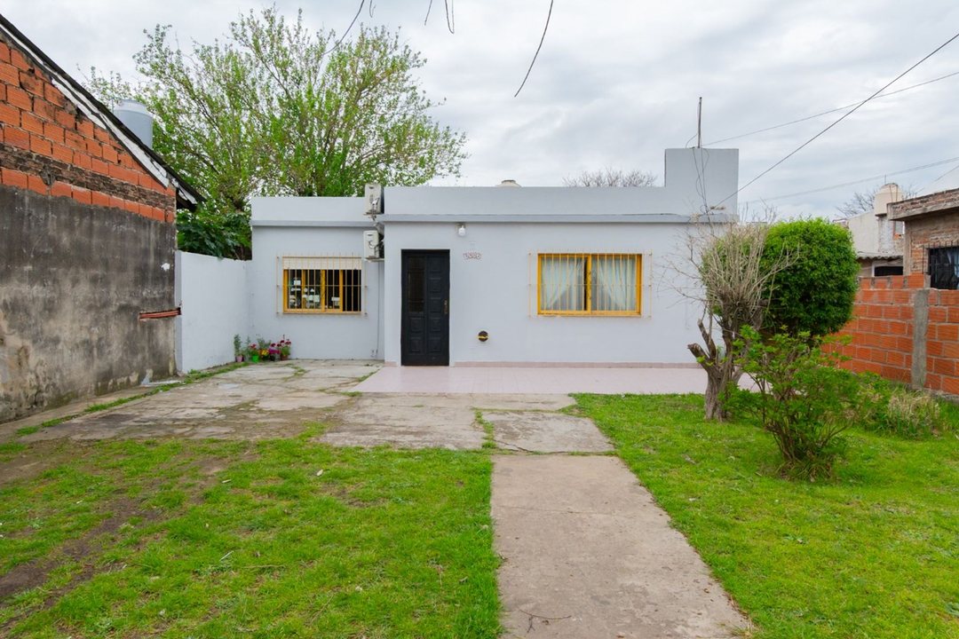 VENTA CASA 3 AMBIENTES, CASTELAR SUR