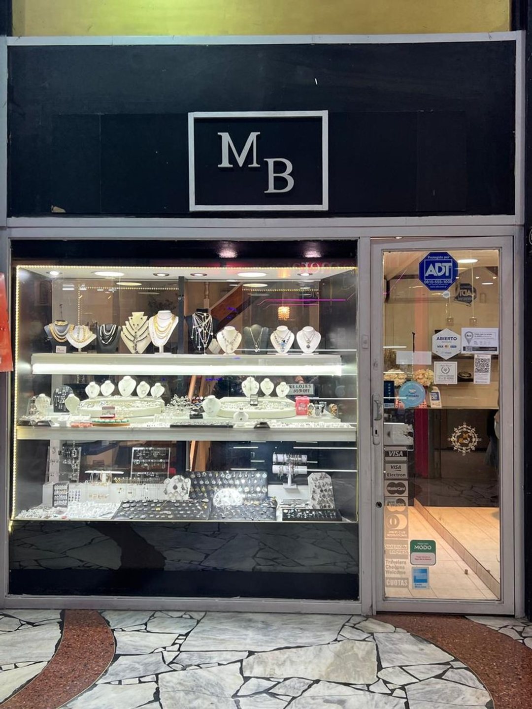 VENTA DE LOCAL COMERCIAL EN AV CABILDO BELGRANO