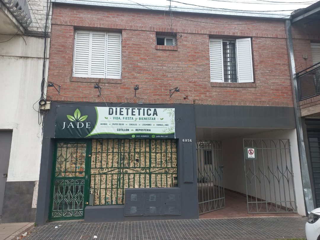 VENTA DE PROPIEDAD C 2 DPTOS. - AV FACUNDO ZUVIRIA