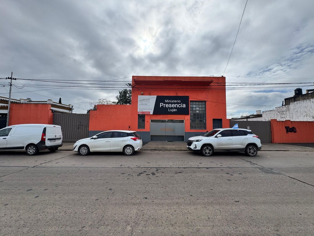 Venta Complejo Lotes Lujan Centro con Edificacion