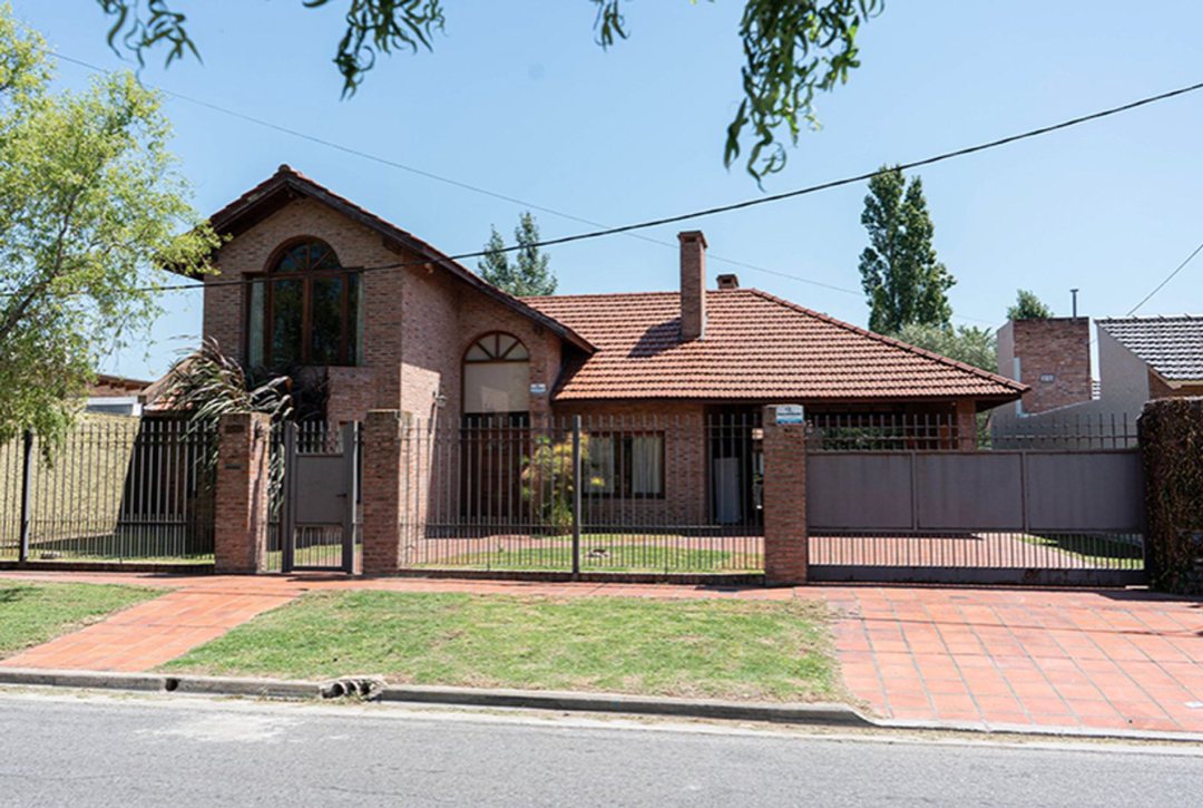 CASA EN VENTA GONNET