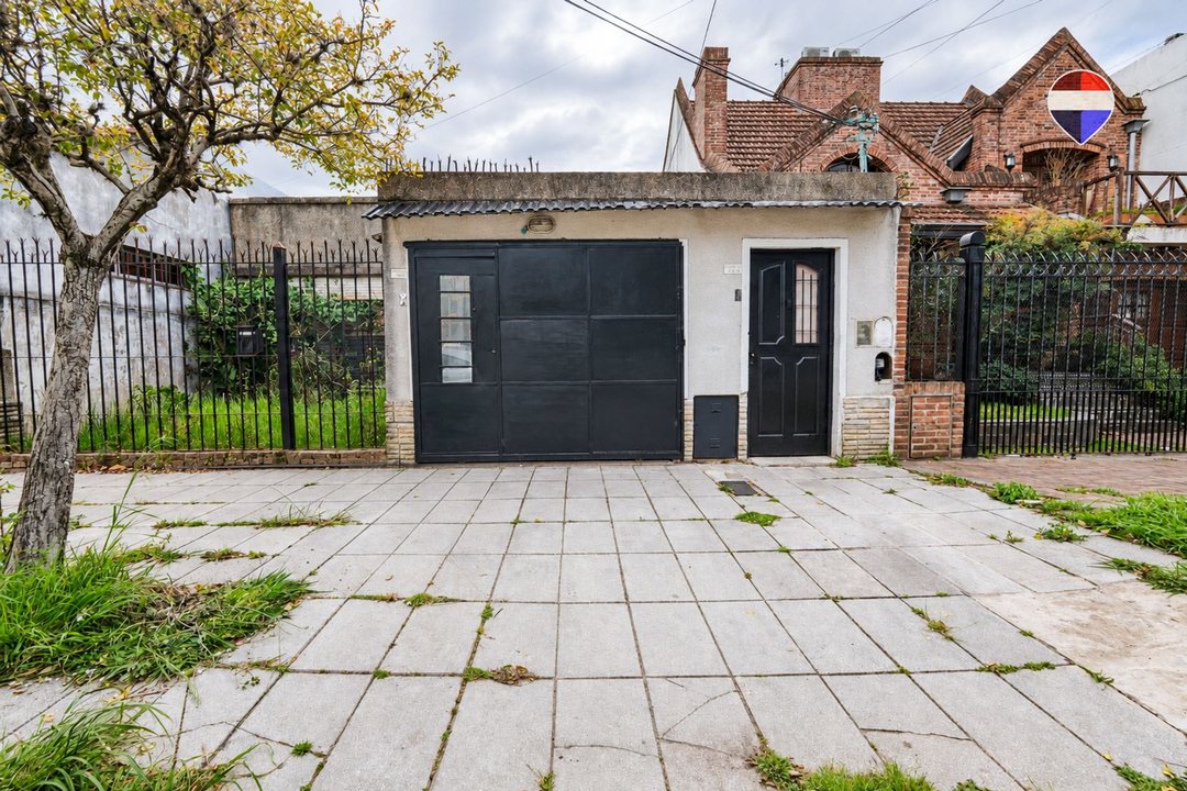 PH 3 AMBIENTES EN VENTA CON PATIO, DON BOSCO