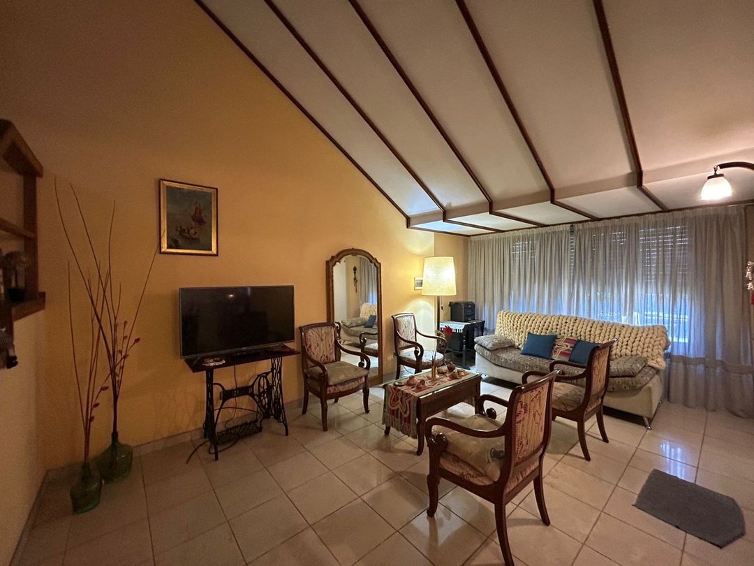 VENTA CASA 5 AMB JARDÍN/COCHERA - CASTELAR