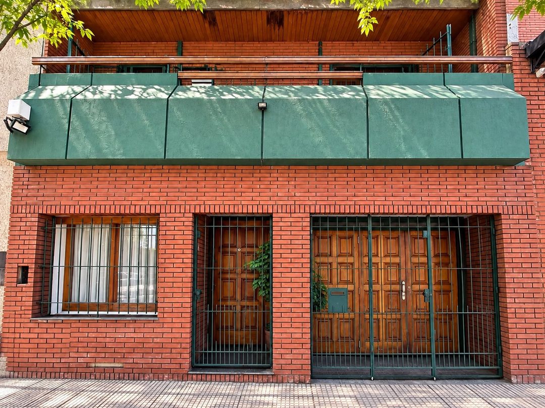 CASA EN VENTA ALMAGRO DUPLEX 4 AMBIENTES