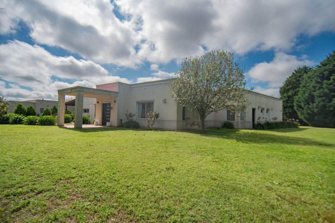 VENTA CASA 4 AMB CARLOS KEEN PRIMAV GOLF APTO CRED