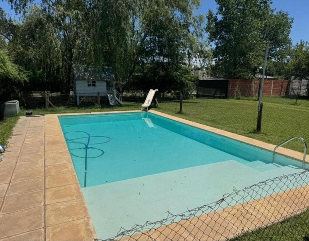 VENTA CASA FUNES DE 3 DORMITORIOS PARQUE Y PILETA