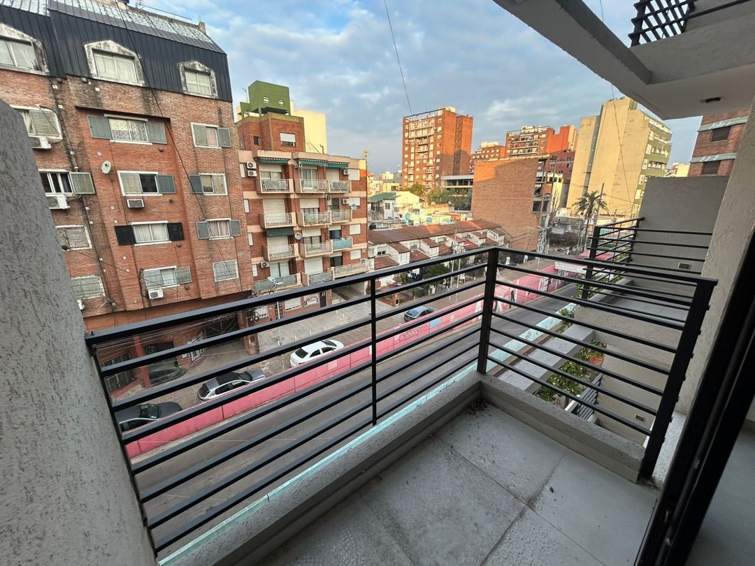 VENTA DEPTO MONOAMB MORON BALCÓN FRENTE A ESTRENAR