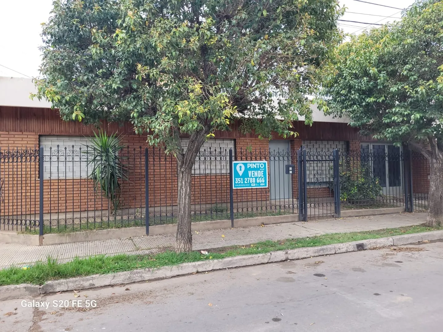 CASA VENTA BARRIO MAURIZI 3 DORMITORIOS MAS 2 DEPARTAMENTOS DE 1 DORMITORIO
