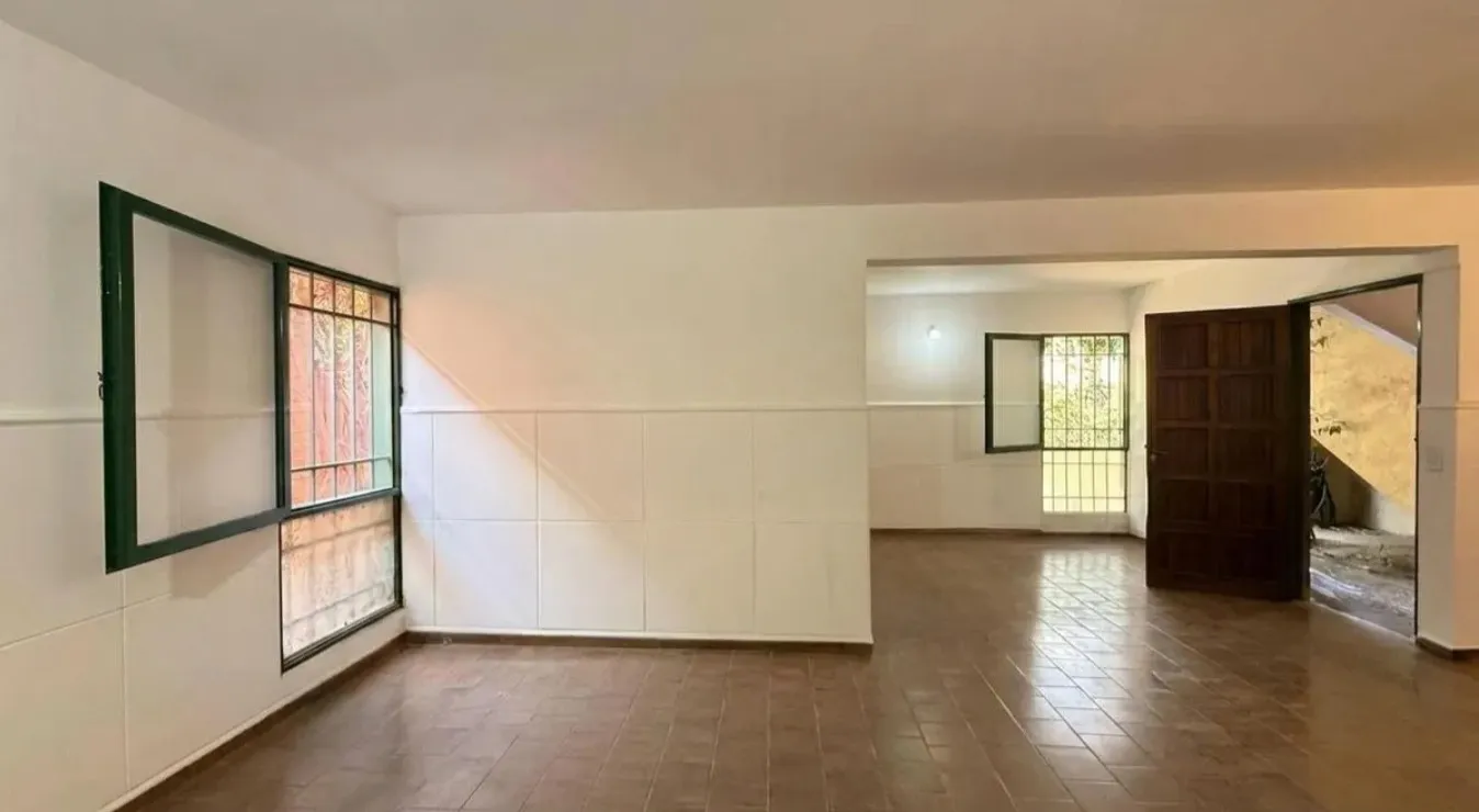 Alquiler Dpto. B° Jardín. En planta baja, con salida al parque. 2 Dorm. Baño completo. Living comedor. Cocina Separada con muebles nuevos. Expensas bajas.