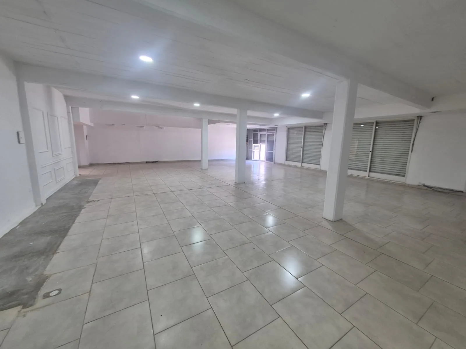 ALQUILER – LOCAL / SALÓN COMERCIAL – RÍO SEGUNDO
