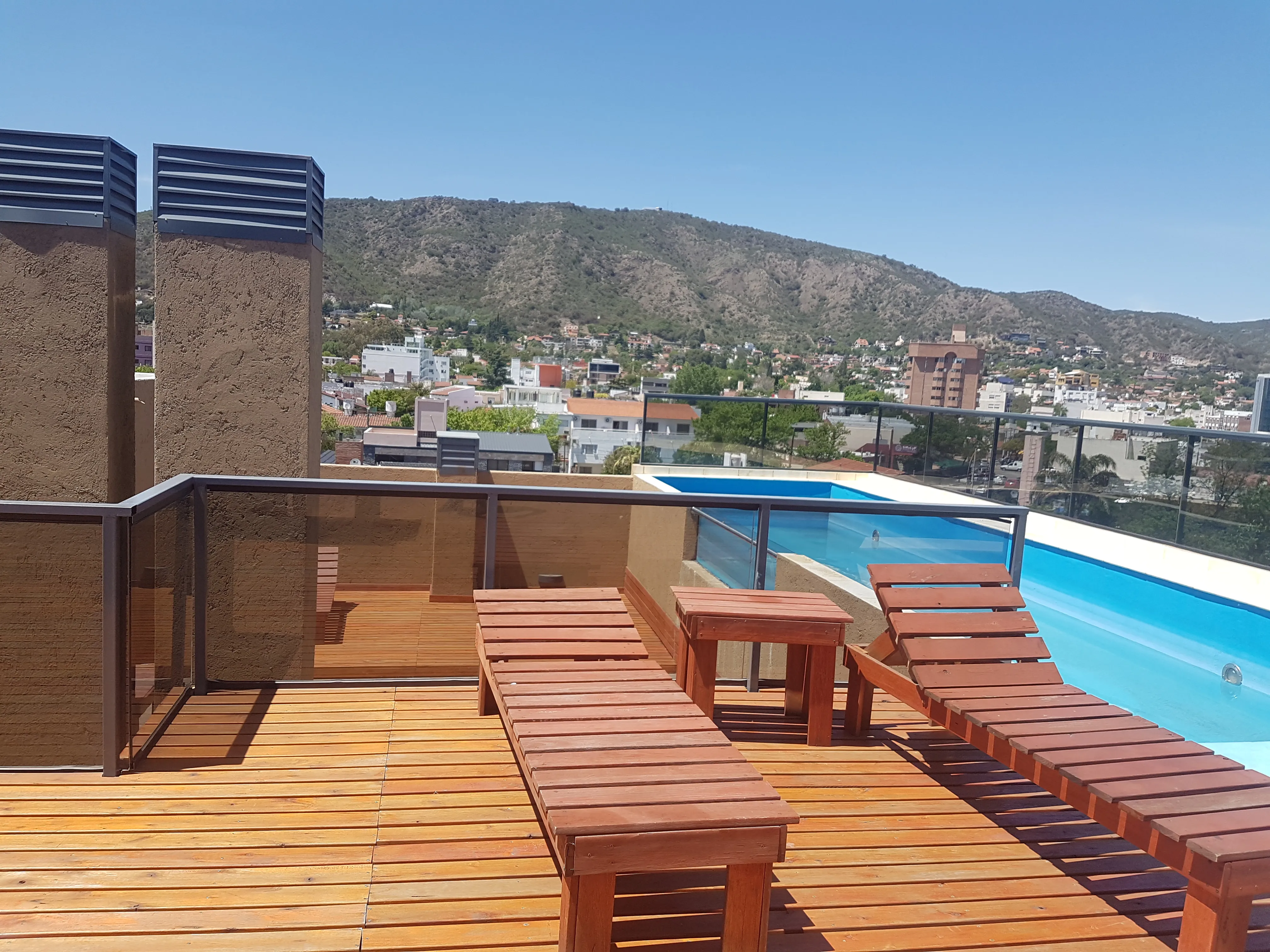 1 DORM - COCHERA y PILETA - Buena construcción y ubicación en Carlos Paz.