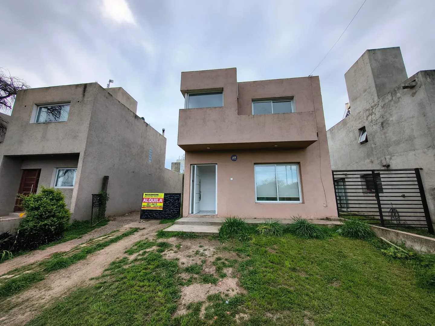 HERMOSA CASA PARA EL ALQUILER EN BARRIO VILLA CATALINA