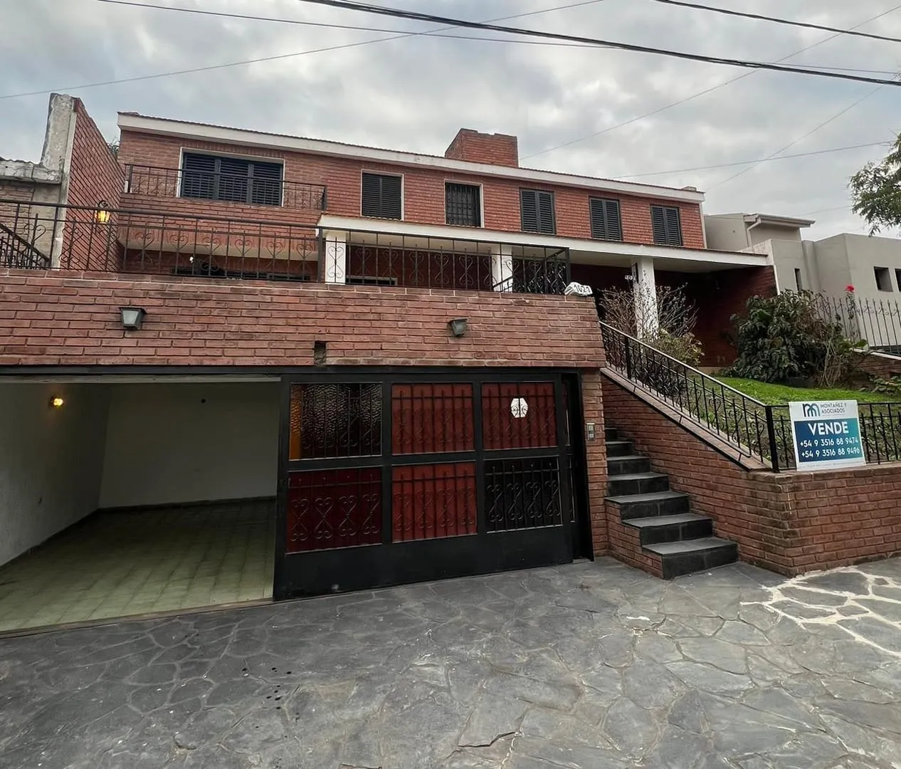 Vendo casa c/4 dorm. B° Urca
