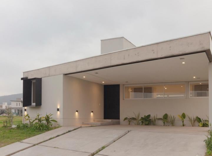 Casa · 115m² · 5 Ambientes · 2 Cocheras