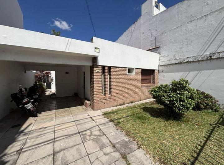 Casa · 2 Dormitorios · 1 Cochera