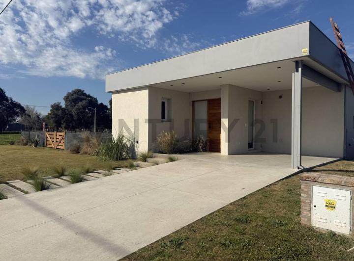 Casa · 120m² · 3 Ambientes · 2 Cocheras