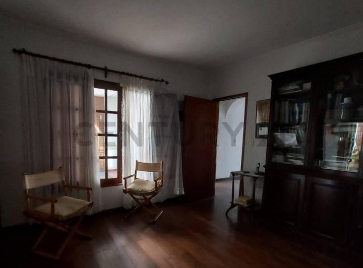 Casa · 266m² · 9 Ambientes · 1 Cochera