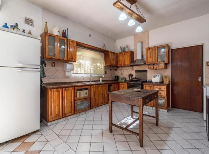 Casa · 196m² · 10 Ambientes · 2 Cocheras