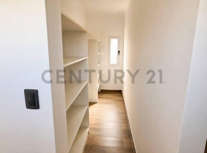 Casa · 136m² · 5 Ambientes · 2 Cocheras