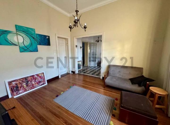 Casa · 209m² · 9 Ambientes · 2 Cocheras