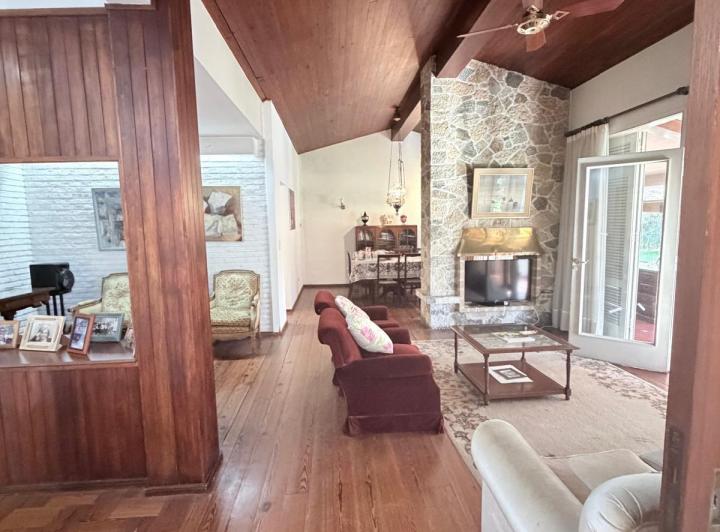Casa · 250m² · 3 Dormitorios