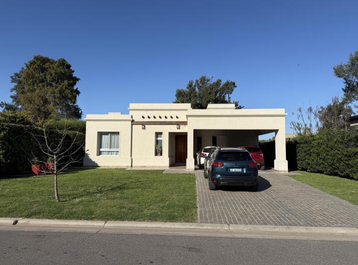 Casa · 175m² · 3 Dormitorios · 2 Cocheras