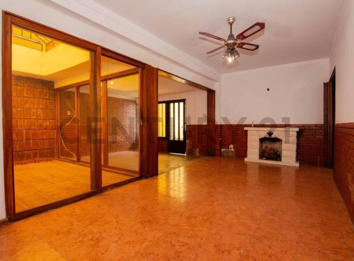 Casa · 127m² · 6 Ambientes · 2 Cocheras