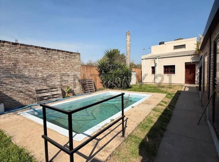 Casa · 158m² · 4 Ambientes · 2 Cocheras