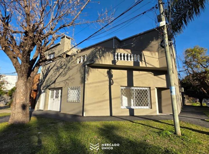 Casa · 83m² · 1 Ambiente · 1 Cochera