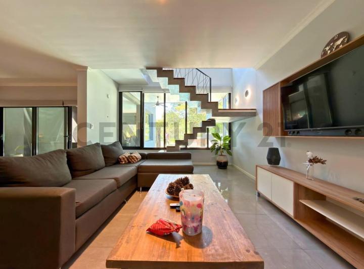 Casa · 150m² · 6 Ambientes · 1 Cochera