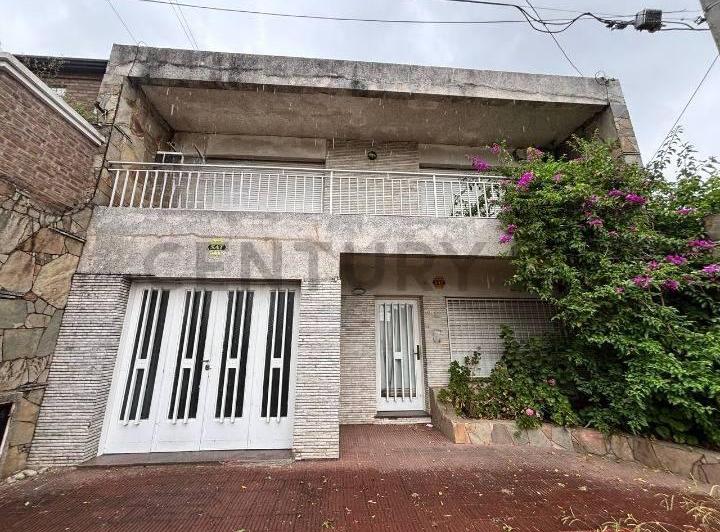 Casa · 140m² · 6 Ambientes · 1 Cochera