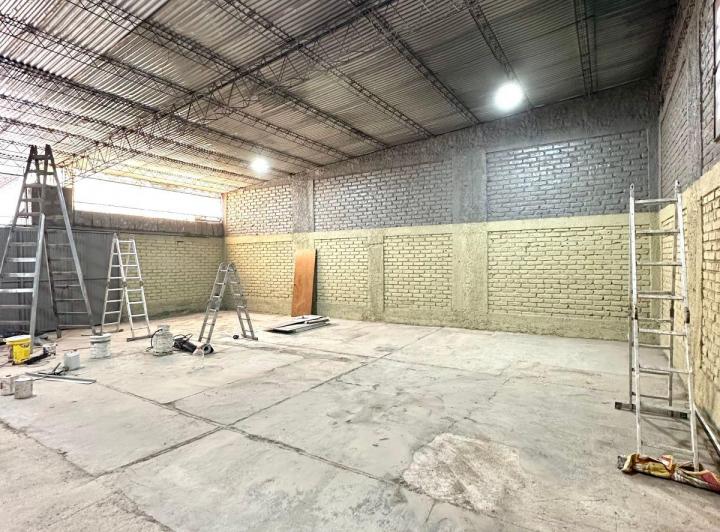 Bodega-Galpón · 260m² · 6 Ambientes · 1 Cochera