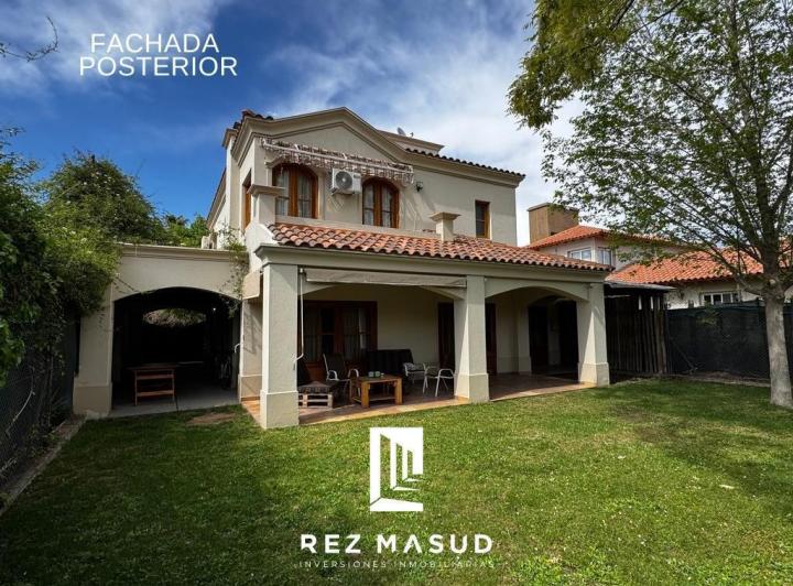 Casa · 283m² · 7 Ambientes · 2 Cocheras
