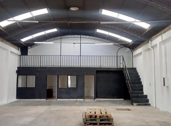 Bodega-Galpón · 214m² · 4 Ambientes
