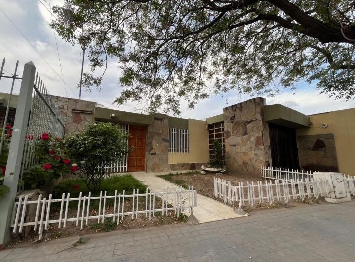 Casa · 120m² · 5 Ambientes · 1 Cochera